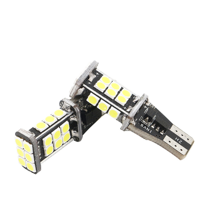 T15 3030 24SMD Canbus LEDのヘッドライト12Vは車のコーナー ライトの逆転を強調する